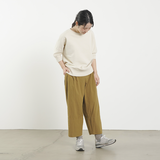「CLASKA(クラスカ)」発のアパレルブランド「HAU(ハウ)」のパンツ