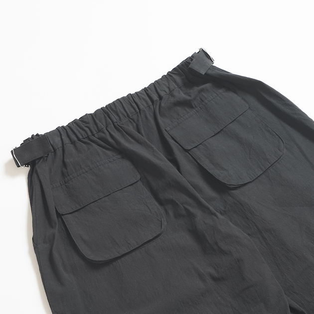 「CLASKA(クラスカ)」発のアパレルブランド「HAU(ハウ)」のパンツ