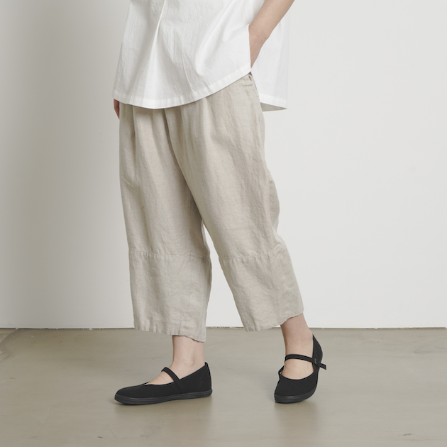 「CLASKA(クラスカ)」発のアパレルブランド「HAU(ハウ)」のパンツ