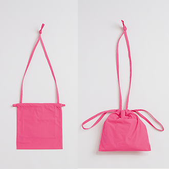 Drawstring bag with strap / ネオンピンク