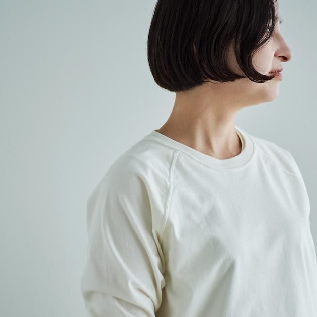 「CLASKA(クラスカ)」発のアパレルブランド「HAU(ハウ)」のトップス