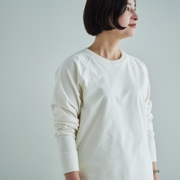 「CLASKA(クラスカ)」発のアパレルブランド「HAU(ハウ)」のトップス