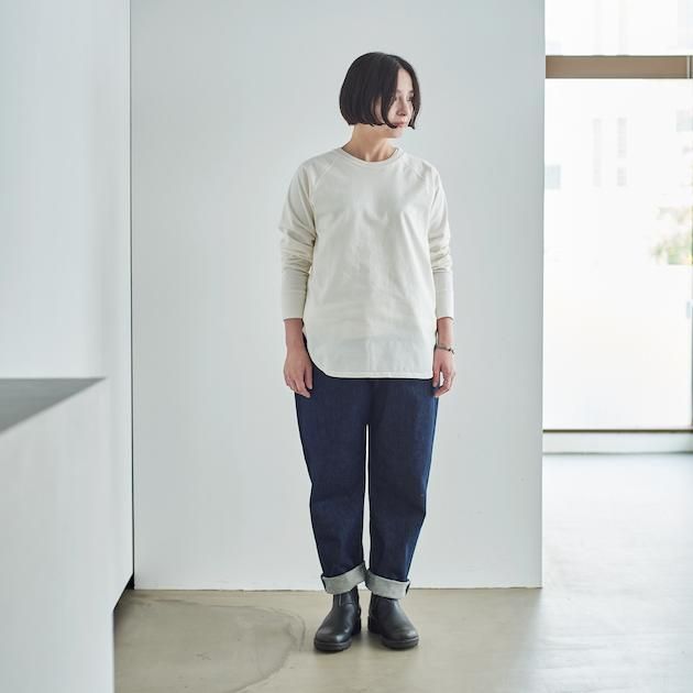 「CLASKA(クラスカ)」発のアパレルブランド「HAU(ハウ)」のトップス