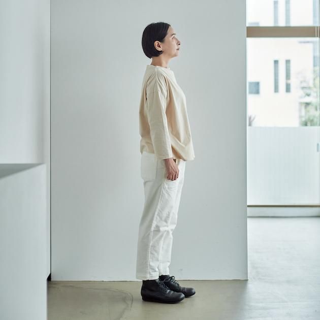 「CLASKA(クラスカ)」発のアパレルブランド「HAU(ハウ)」のパンツ「warm skin2022」