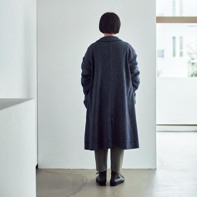 「CLASKA(クラスカ)」発のアパレルブランド「HAU(ハウ)」のコートfarmerブルーグレー