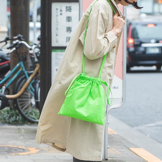 Drawstring bag with strap / ネオングリーン