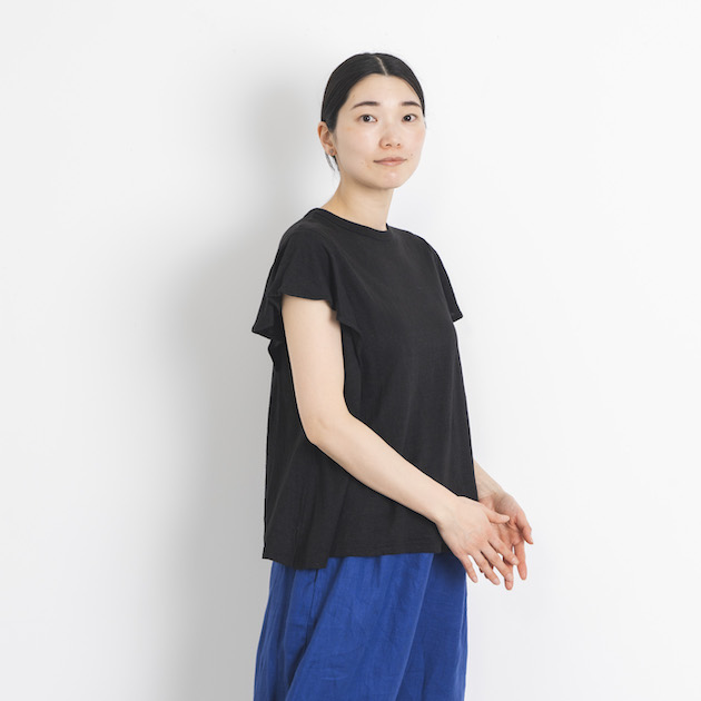 「CLASKA(クラスカ)」のリネン100Tシャツ<フリル>2023
