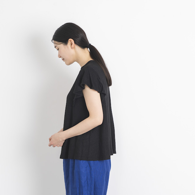 「CLASKA(クラスカ)」のリネン100Tシャツ<フリル>2023