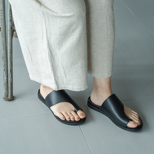 「BARI」のDIONA 70 レザーサンダル