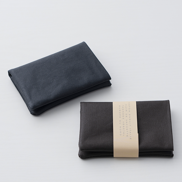 「カレ・ロワイヤル」の二つ折財布