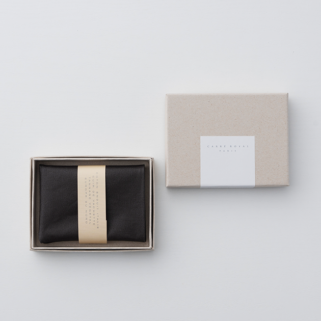 「カレ・ロワイヤル」の二つ折財布