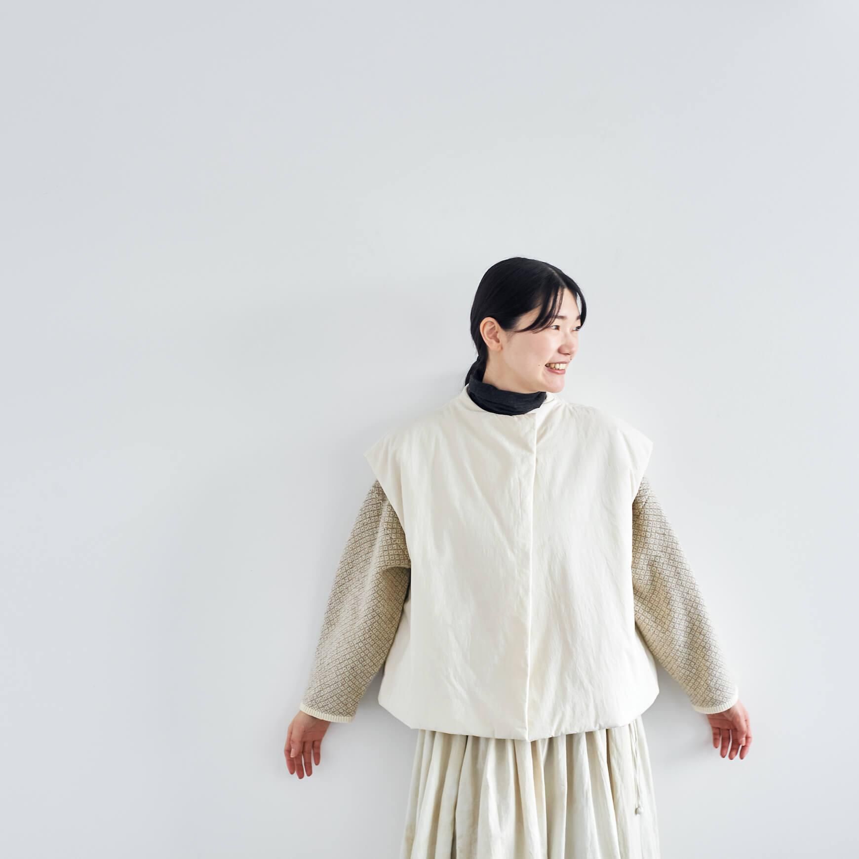 「CLASKA(クラスカ)」発のアパレルブランド「HAU(ハウ)」の inner warm vest