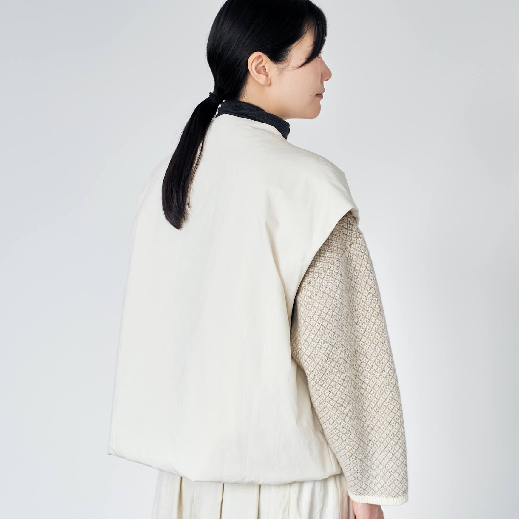 「CLASKA(クラスカ)」発のアパレルブランド「HAU(ハウ)」の inner warm vest