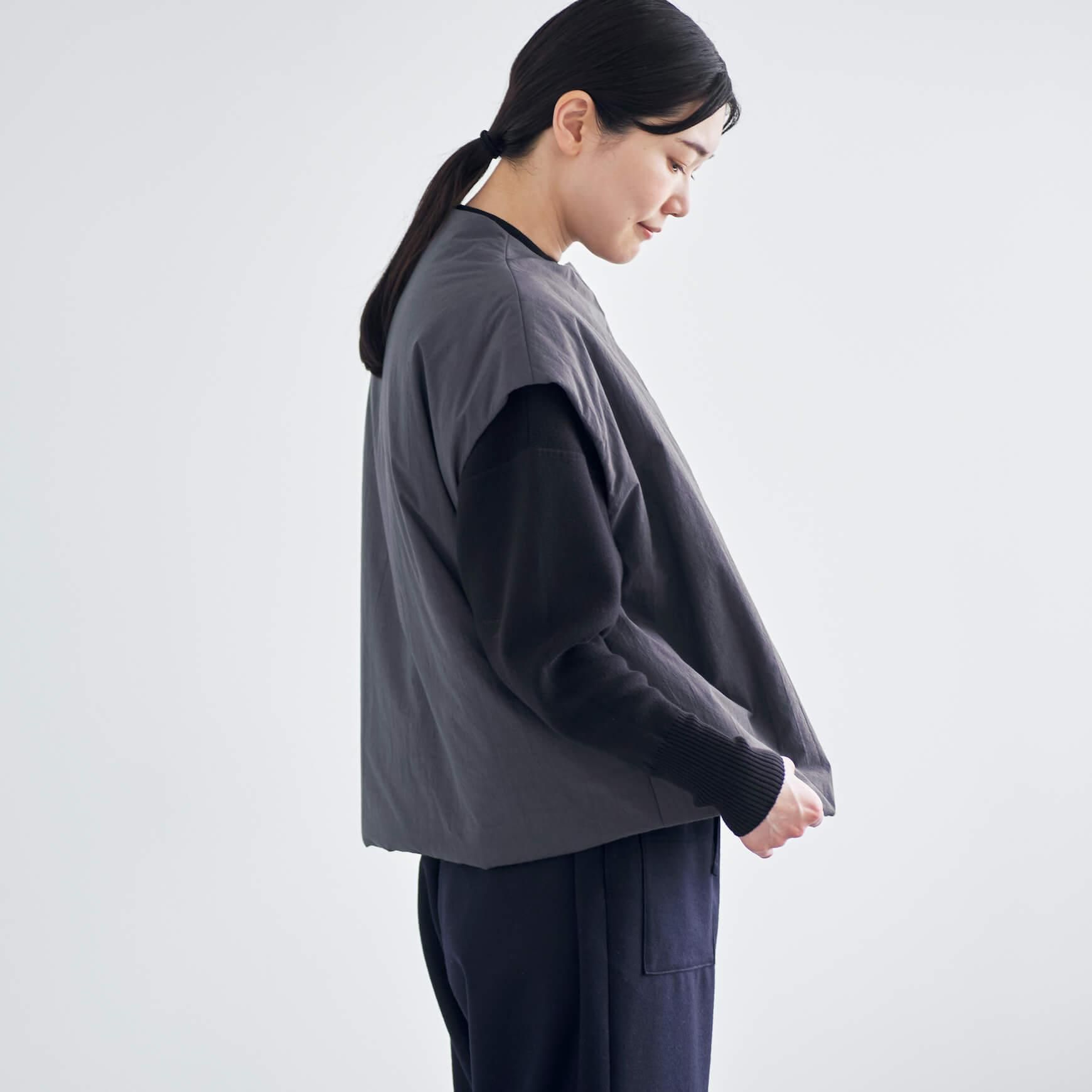 「CLASKA(クラスカ)」発のアパレルブランド「HAU(ハウ)」の inner warm vest