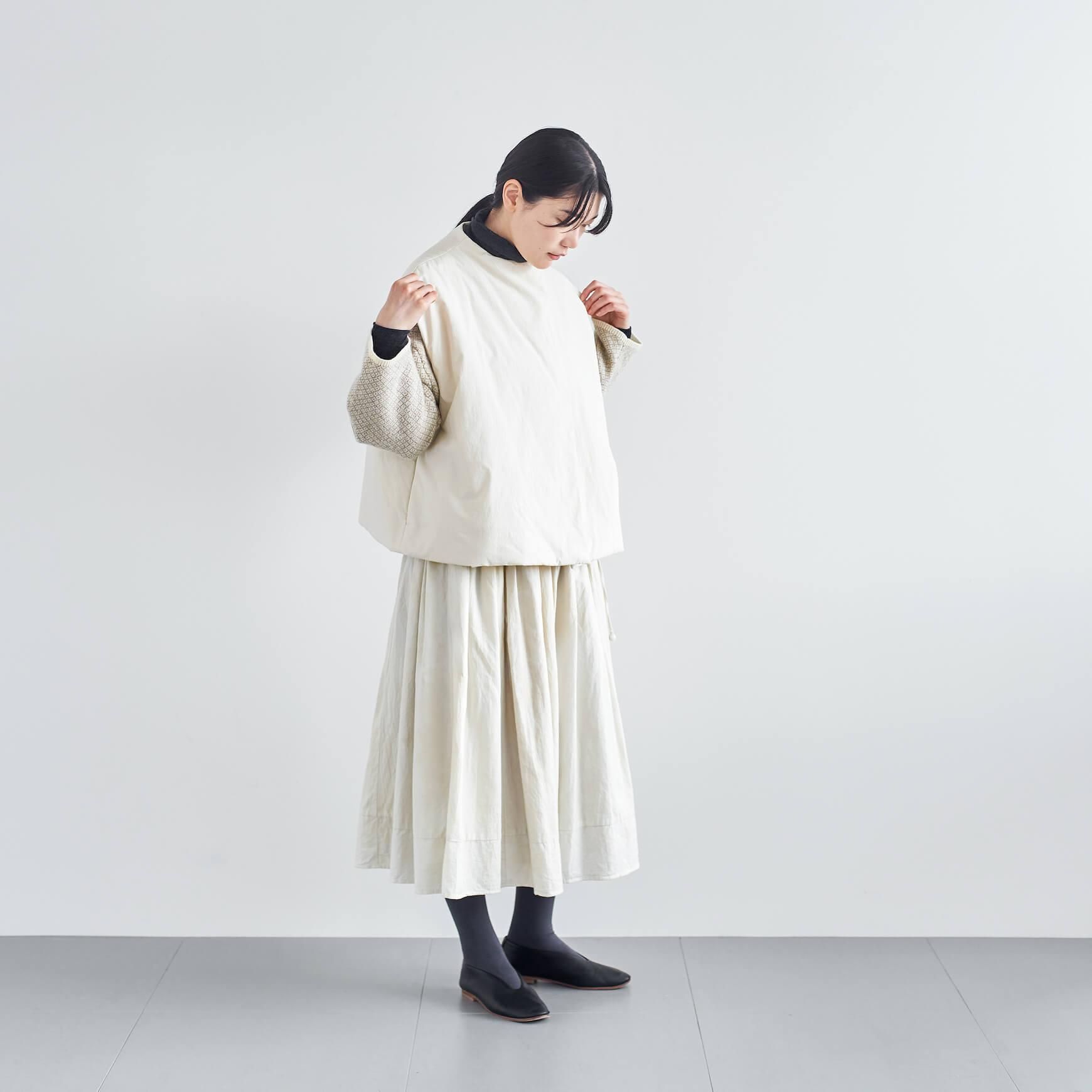「CLASKA(クラスカ)」発のアパレルブランド「HAU(ハウ)」の inner warm vest