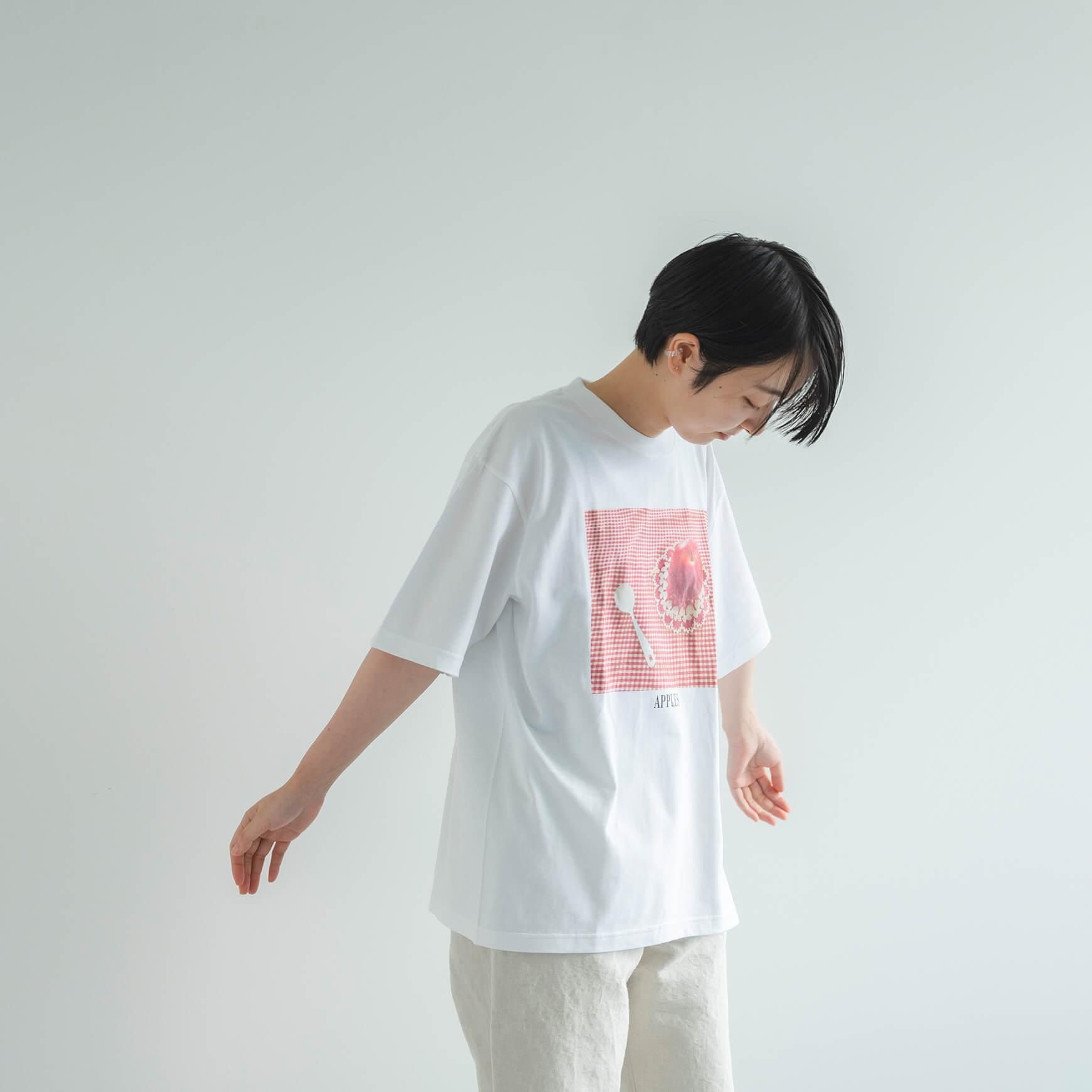 「pot and tea(ポットアンドティー)」のデジタルプリントTシャツ / リンゴ