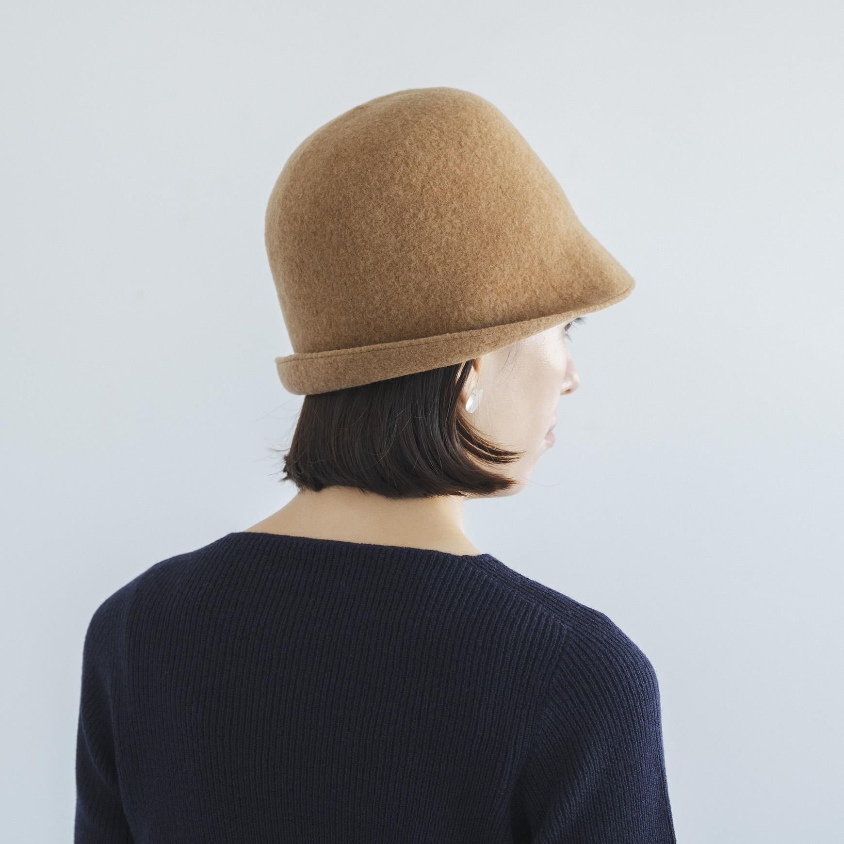 「mature ha.(マチュアーハ)」の帽子「MKF-24130 bell hat lamb / キャメル」