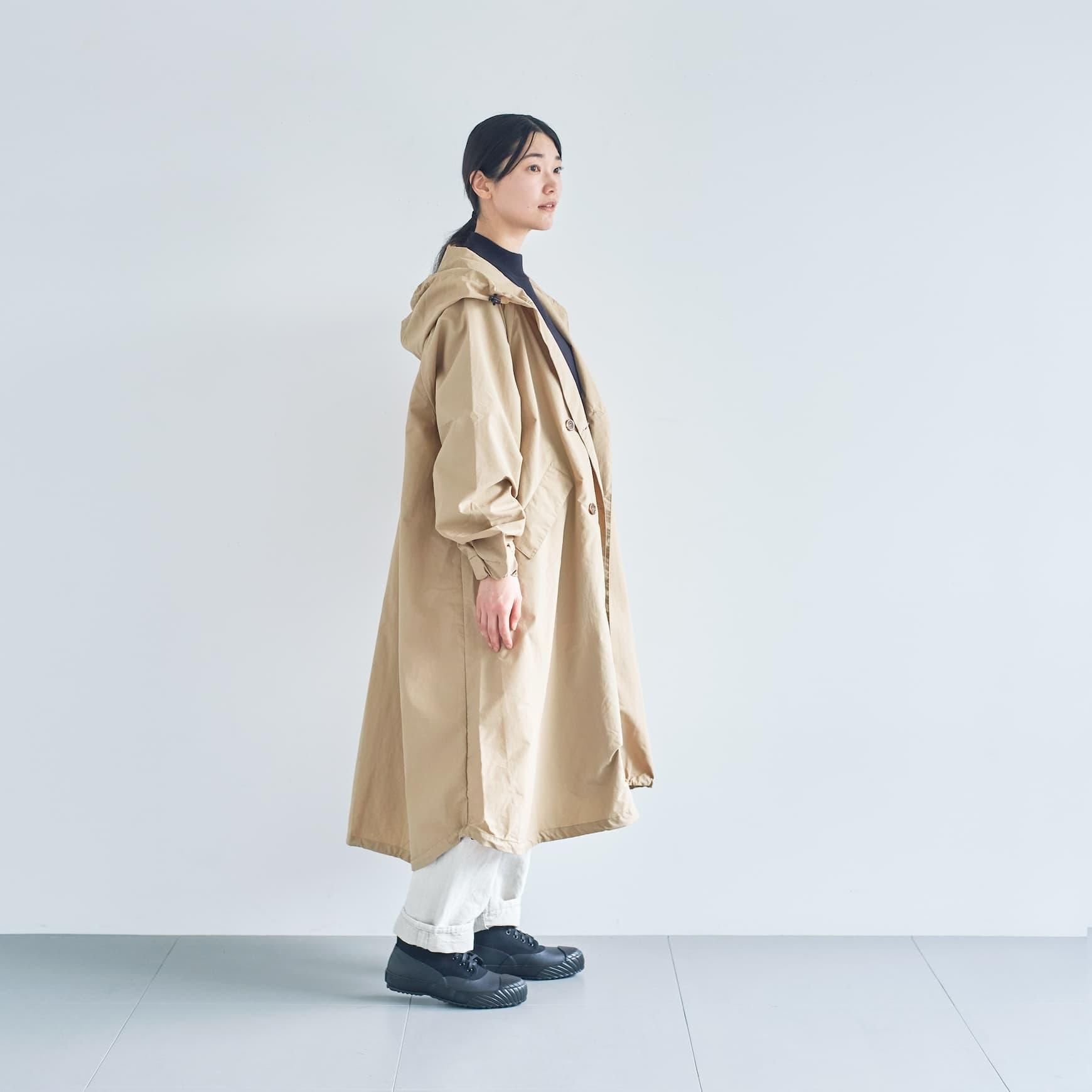 「CLASKA(クラスカ)」発のアパレルブランド「HAU(ハウ)」のraincoat & bag