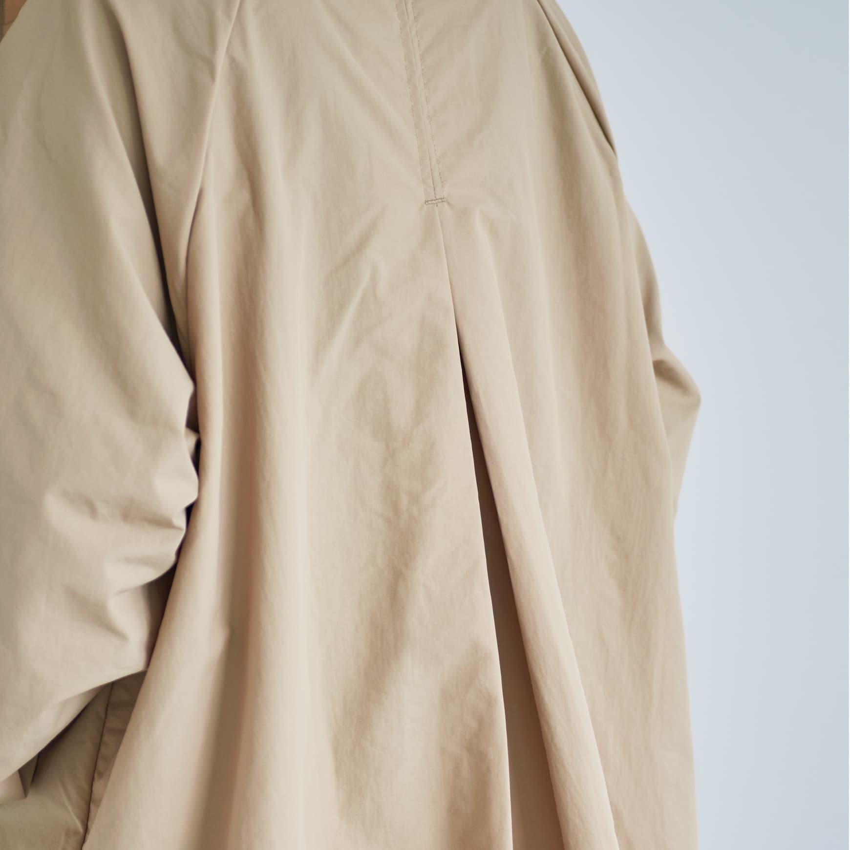「CLASKA(クラスカ)」発のアパレルブランド「HAU(ハウ)」のraincoat & bag