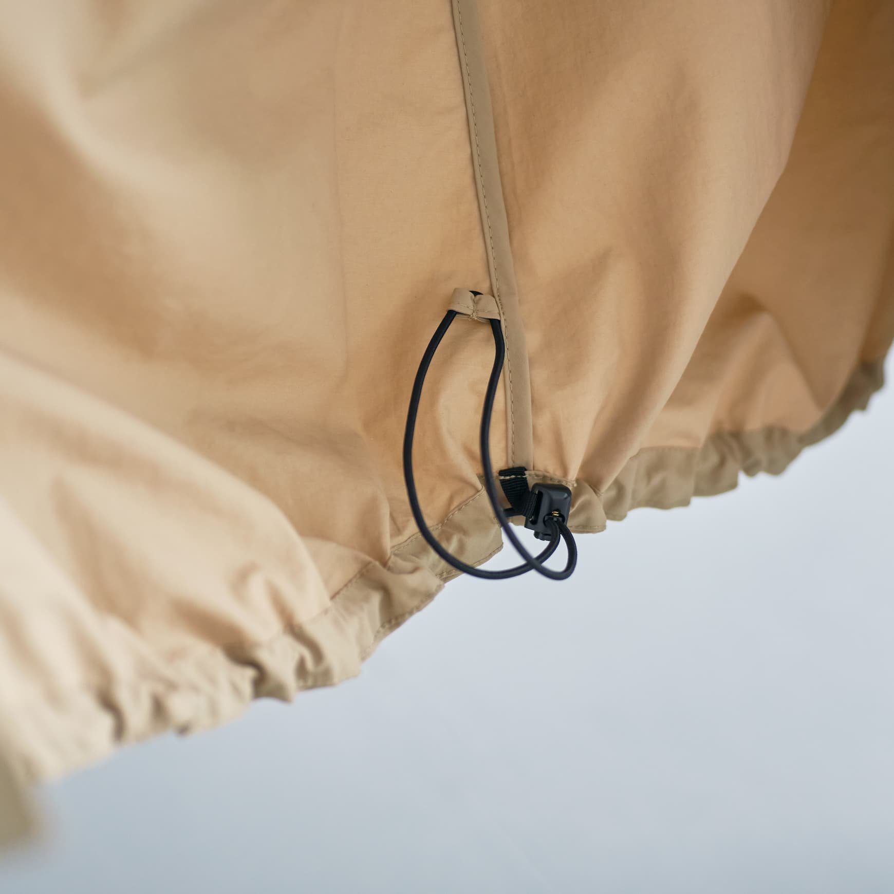 「CLASKA（クラスカ）」発のアパレルブランド「HAU（ハウ）」のraincoat & bag