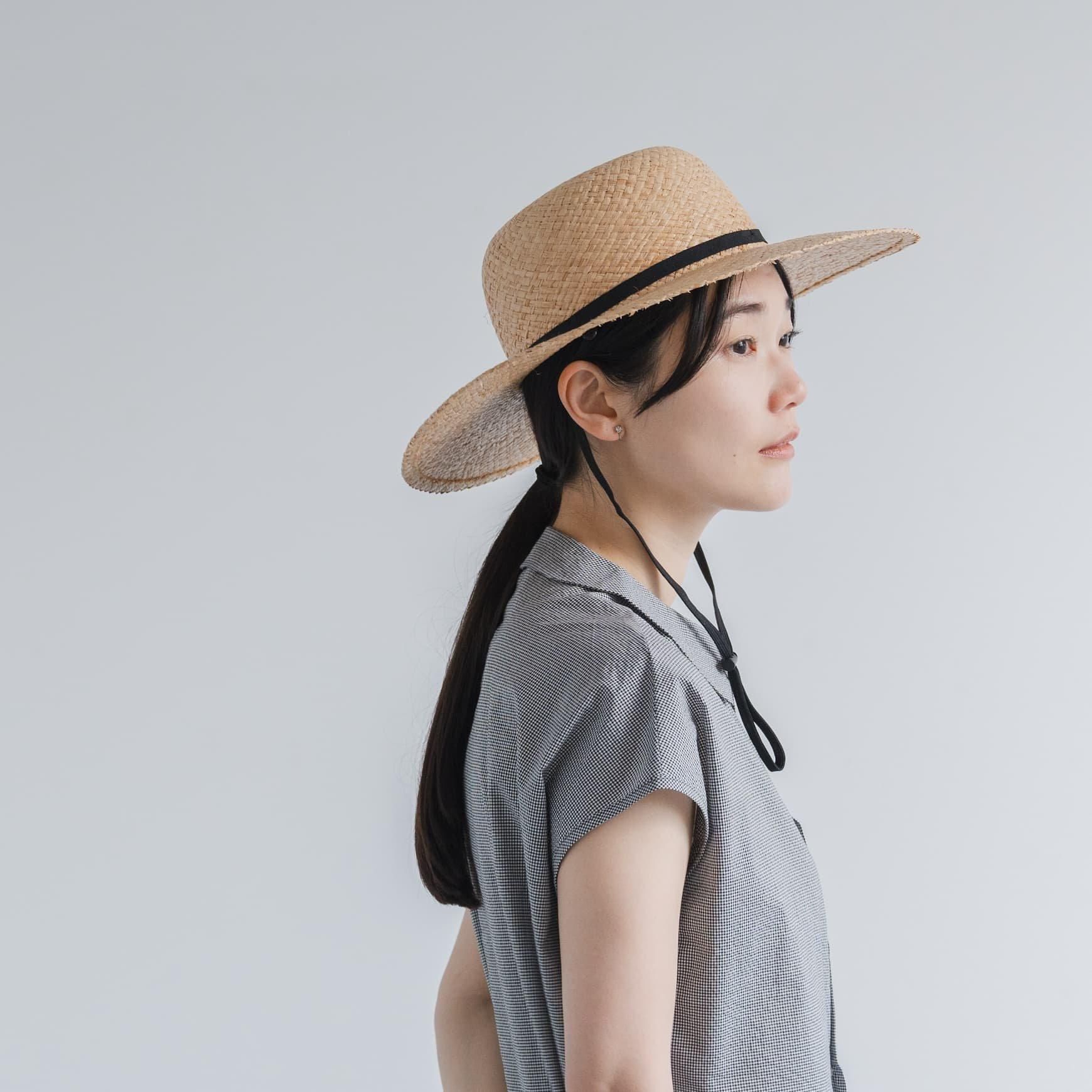 メゾンドソイル ラフィア帽子 ダークブルーリボン付き メゾンドソイル ラフィア帽子 ダークブルーリボン付き
