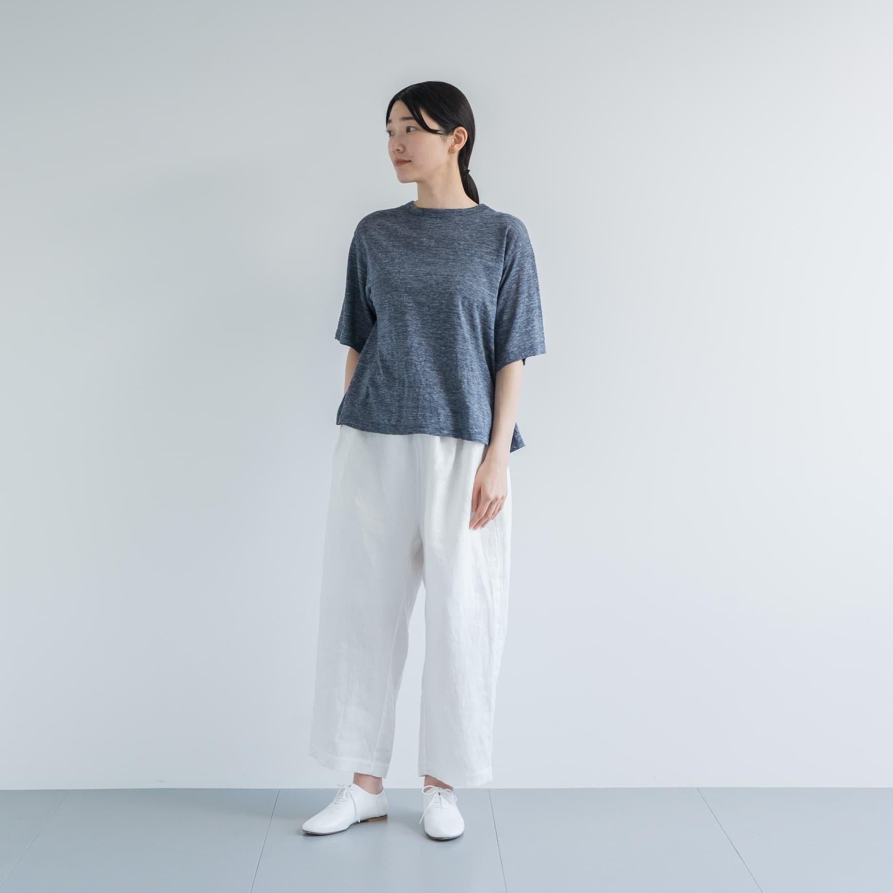 「CLASKA(クラスカ)」のTシャツドレープ