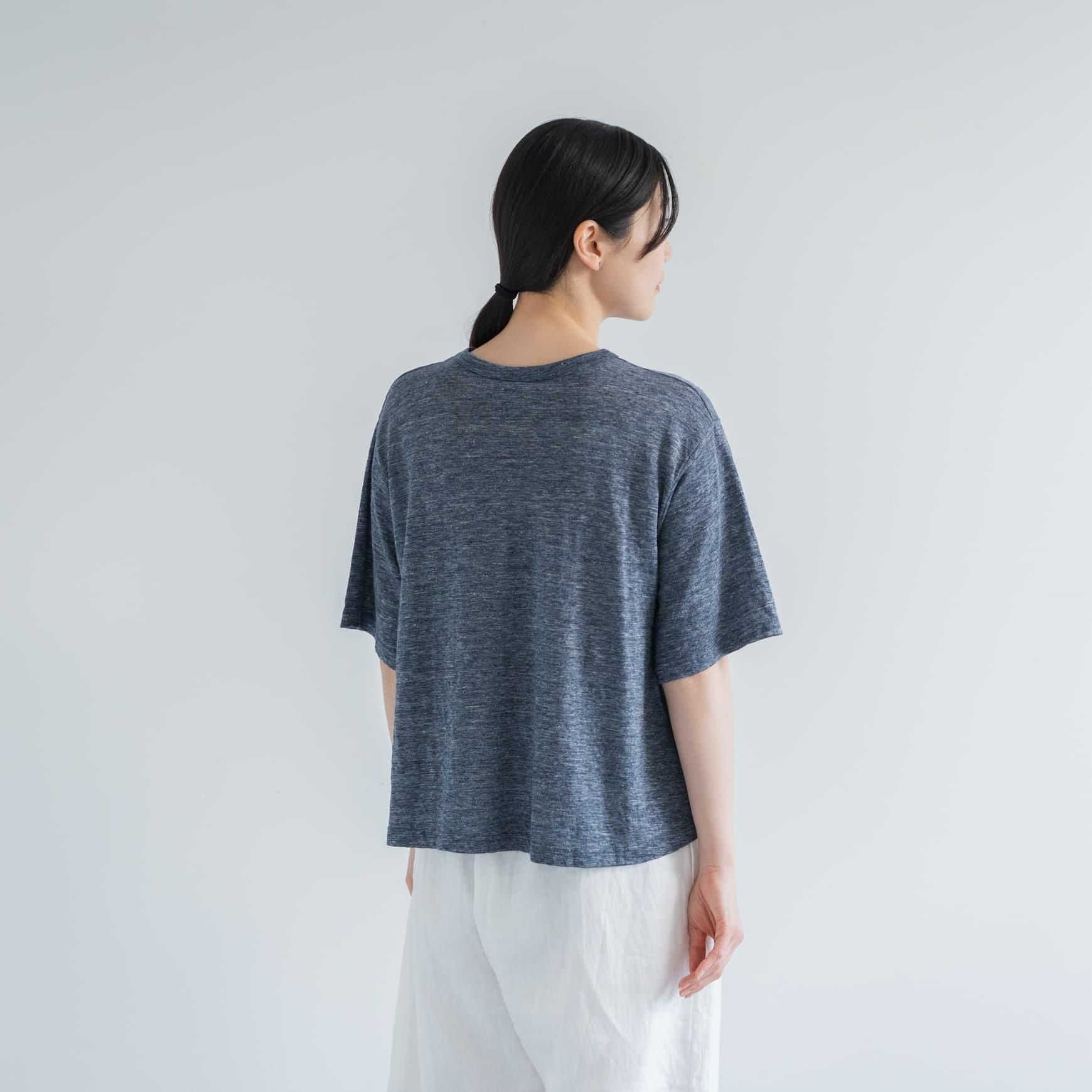 「CLASKA(クラスカ)」のTシャツドレープ