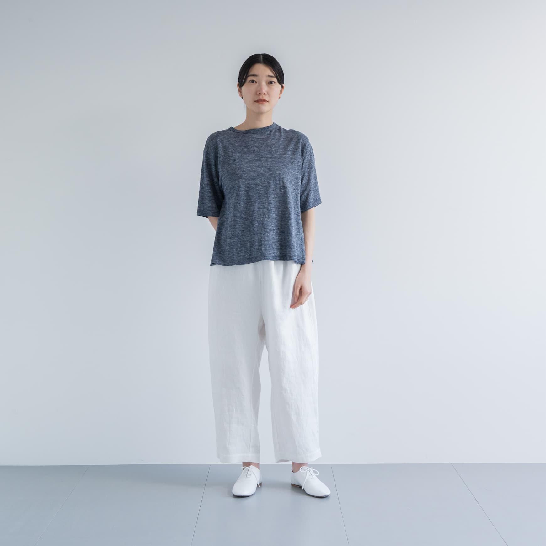 「CLASKA(クラスカ)」のTシャツドレープ