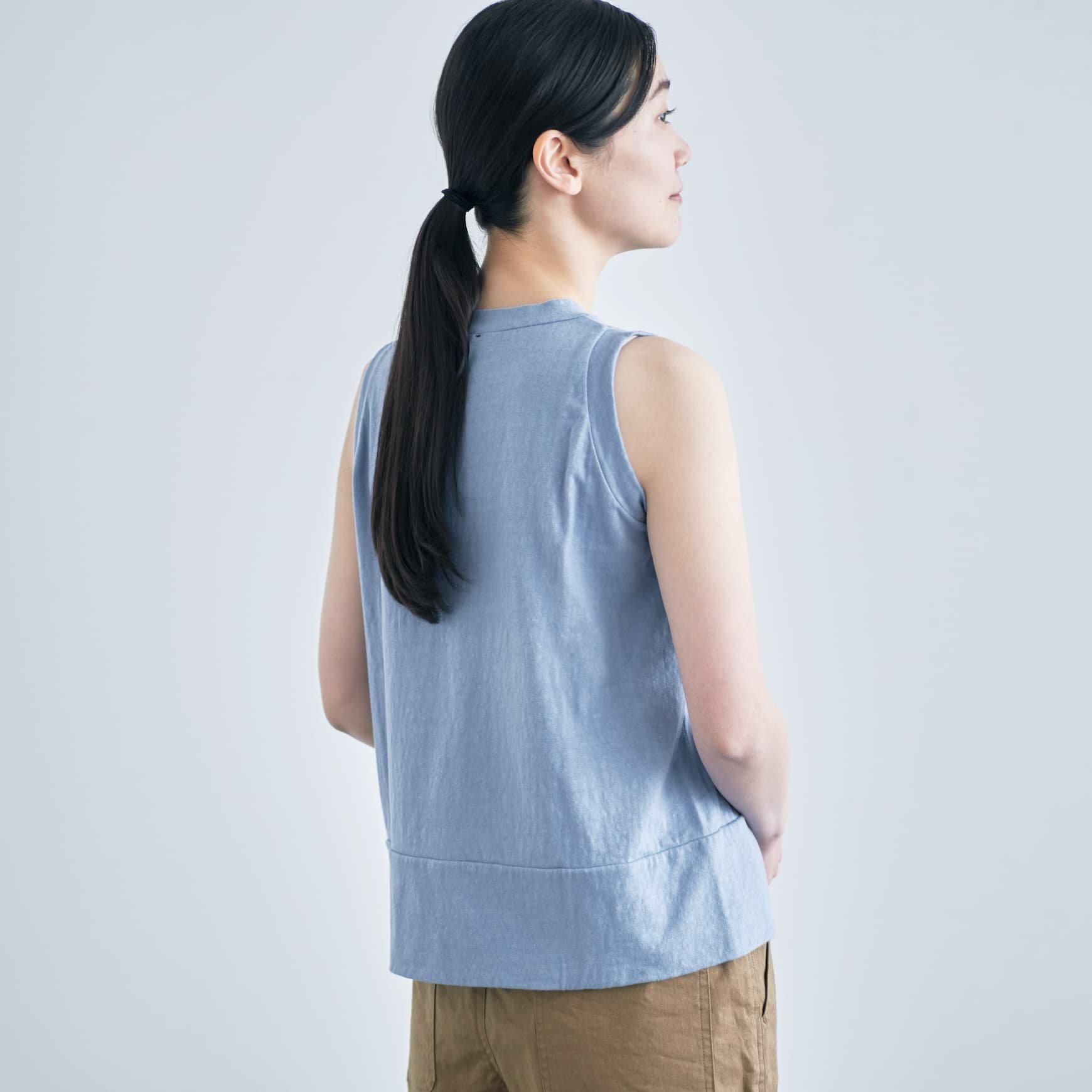 「CLASKA(クラスカ)」発のアパレルブランド「HAU(ハウ)」のno sleeve