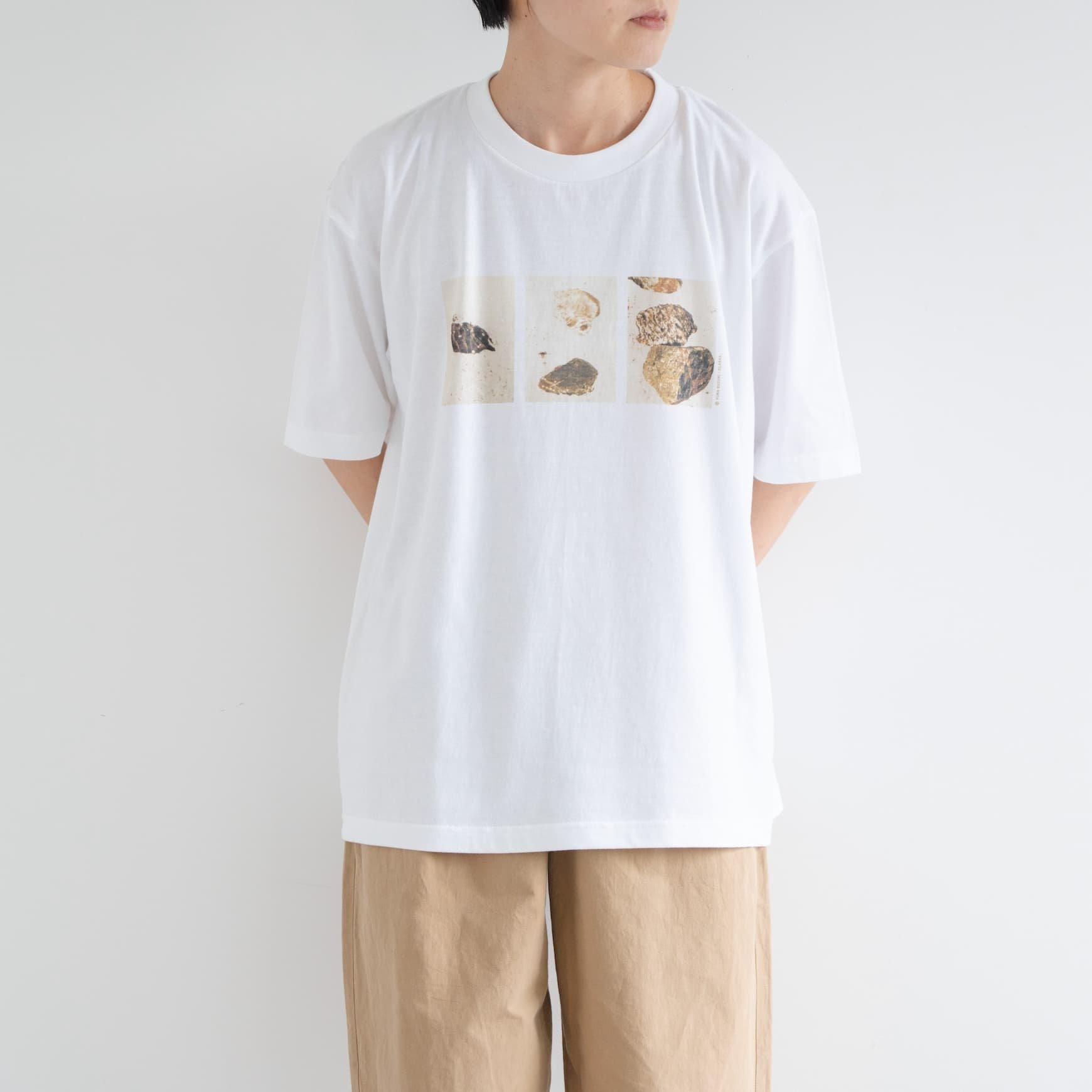 「CLASKA(クラスカ)」の 鈴木優香 フォトプリントTシャツ 石