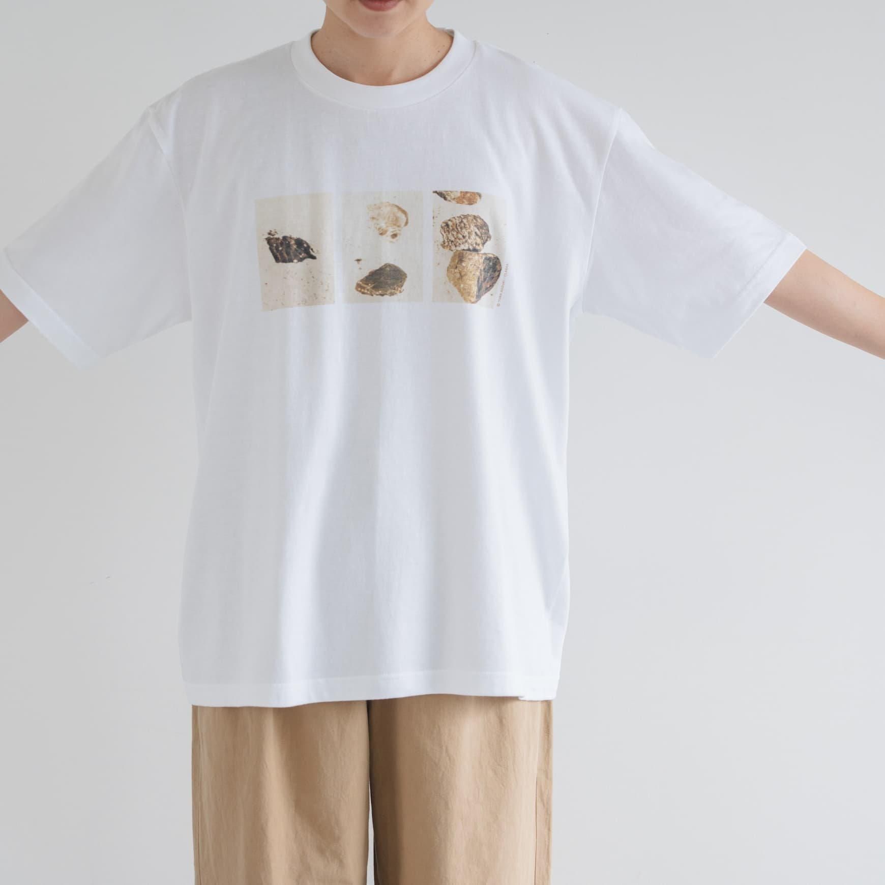 「CLASKA(クラスカ)」の 鈴木優香 フォトプリントTシャツ 石