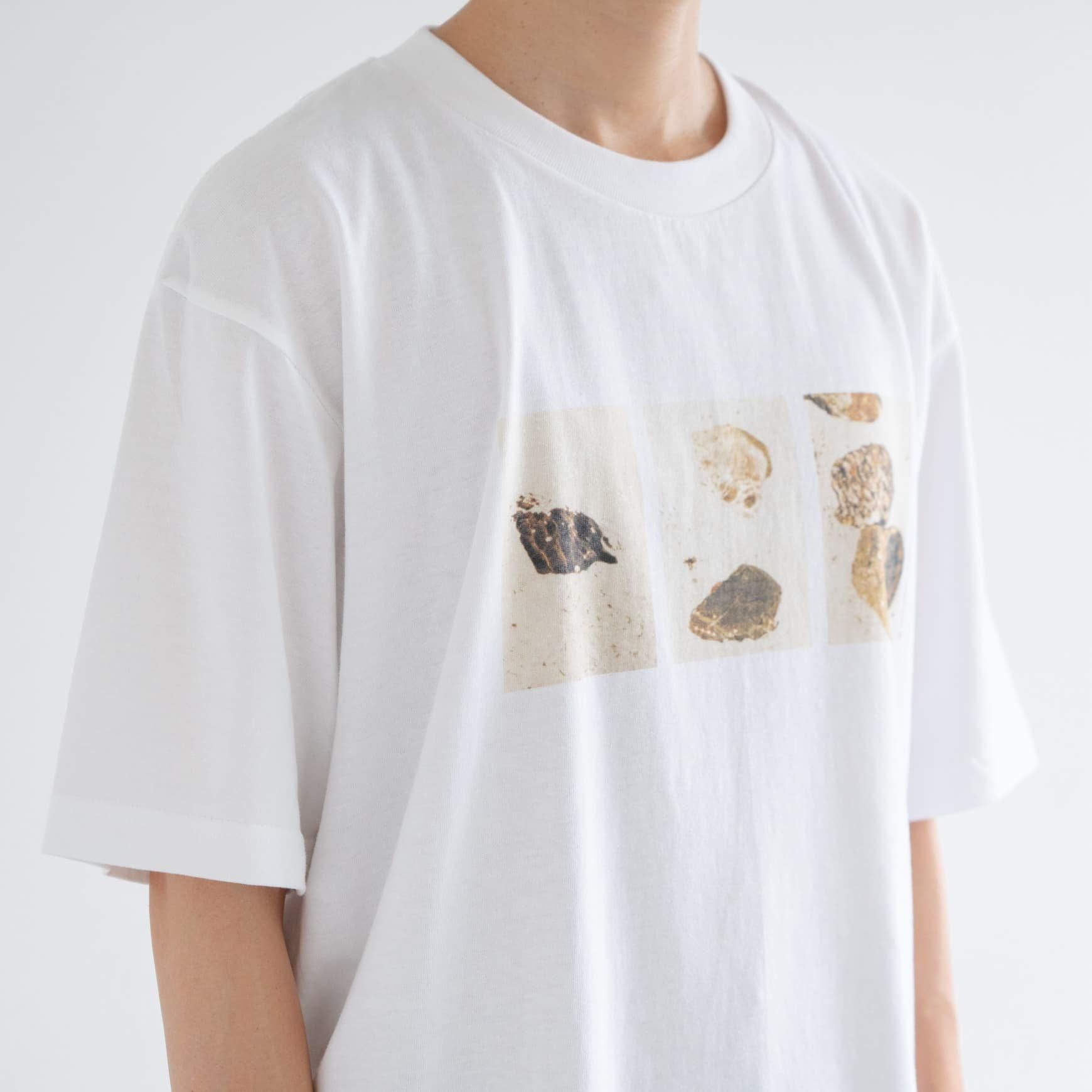 「CLASKA(クラスカ)」の 鈴木優香 フォトプリントTシャツ 石