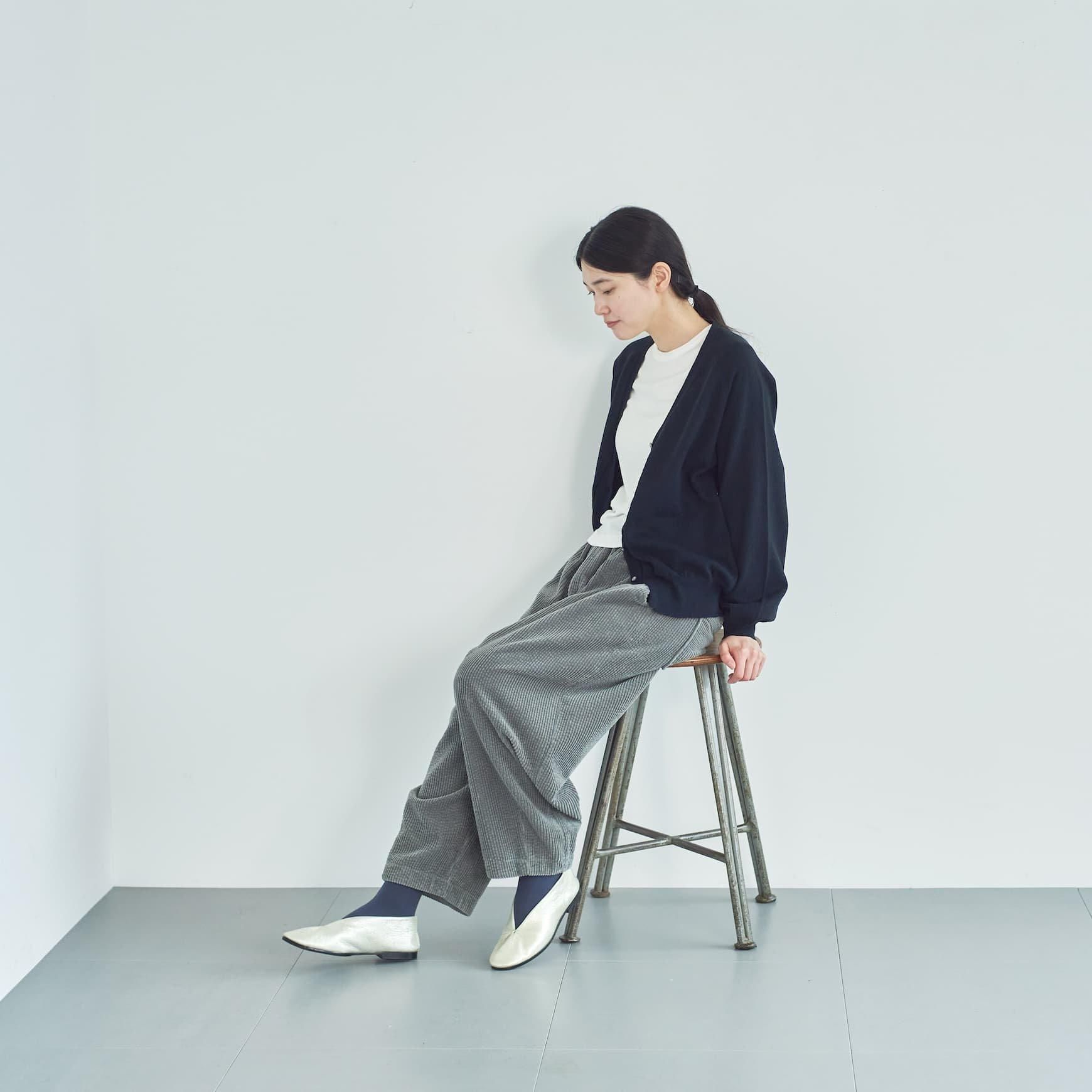 「CLASKA(クラスカ)」発のアパレルブランド「HAU(ハウ)」のknit cardigan