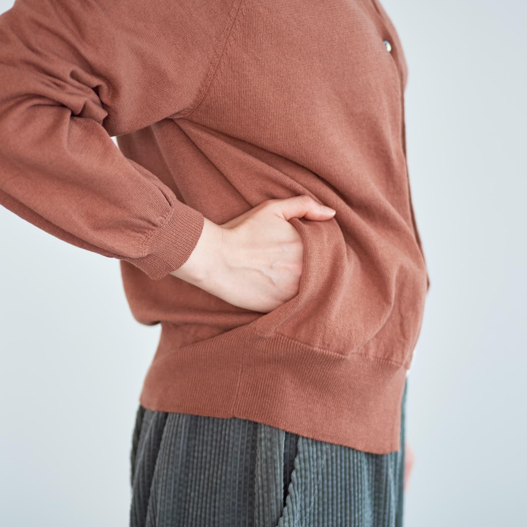 「CLASKA(クラスカ)」発のアパレルブランド「HAU(ハウ)」のknit cardigan