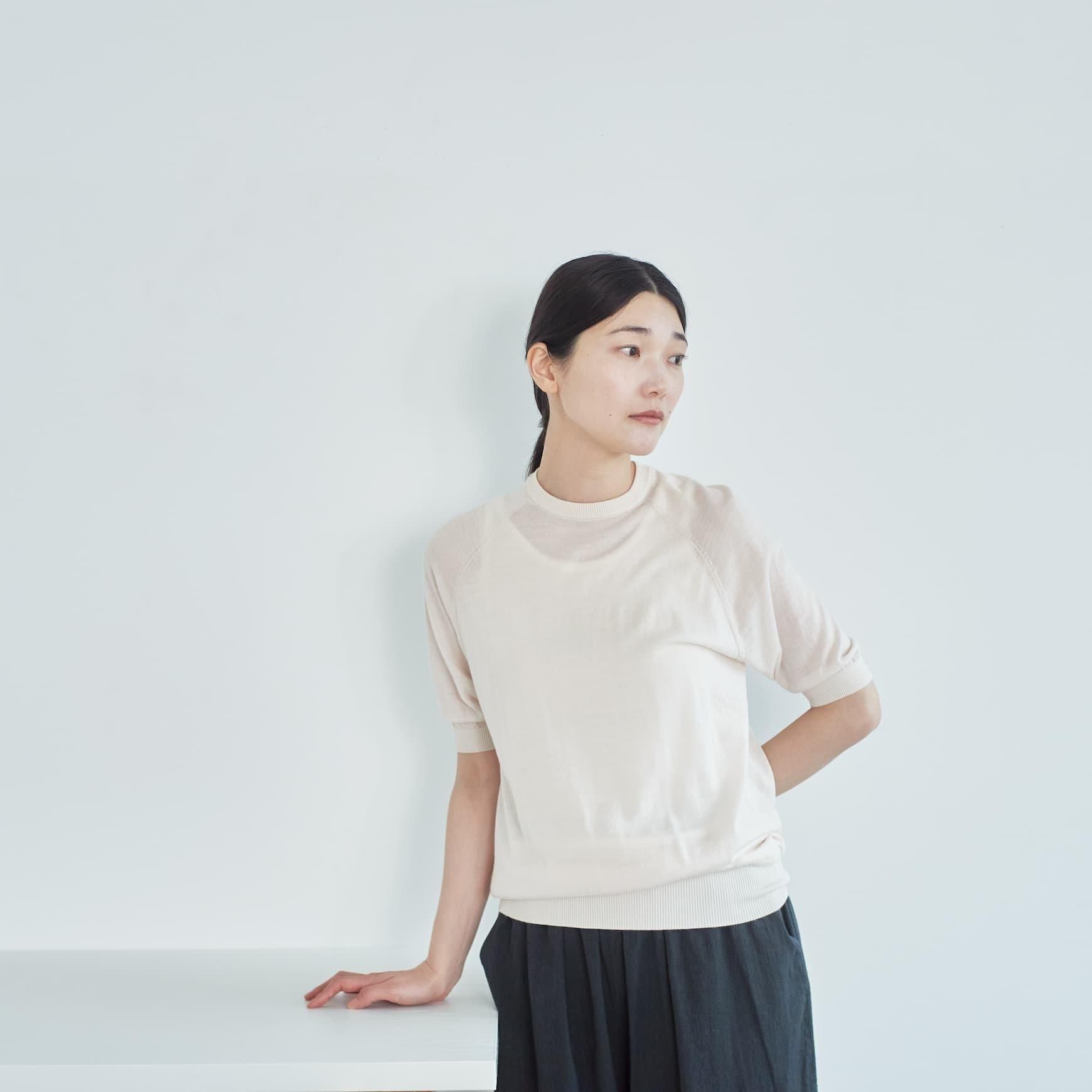 「CLASKA(クラスカ)」発のアパレルブランド「HAU(ハウ)」のknit tops