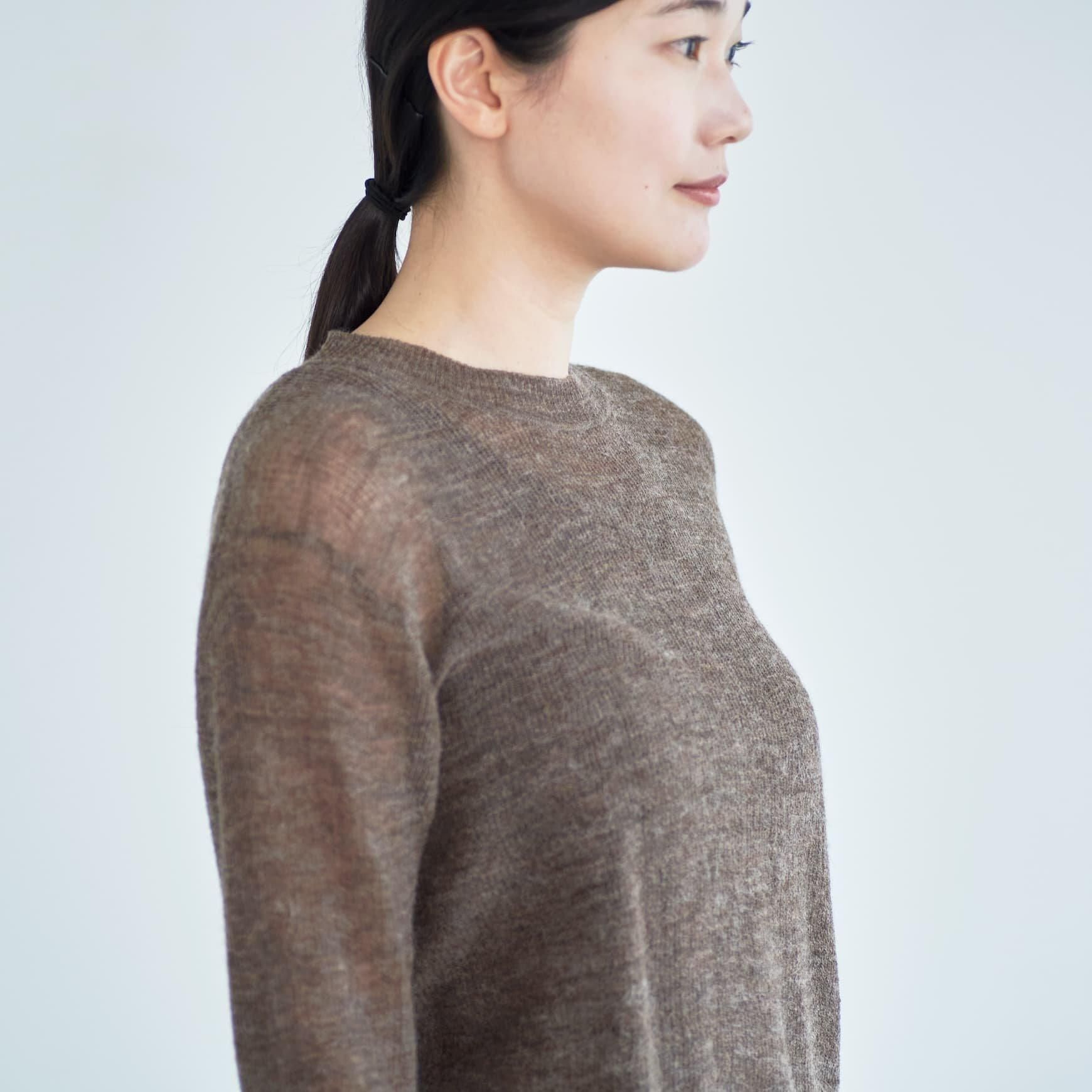 「CLASKA(クラスカ)」発のアパレルブランド「HAU(ハウ)」のknit tops