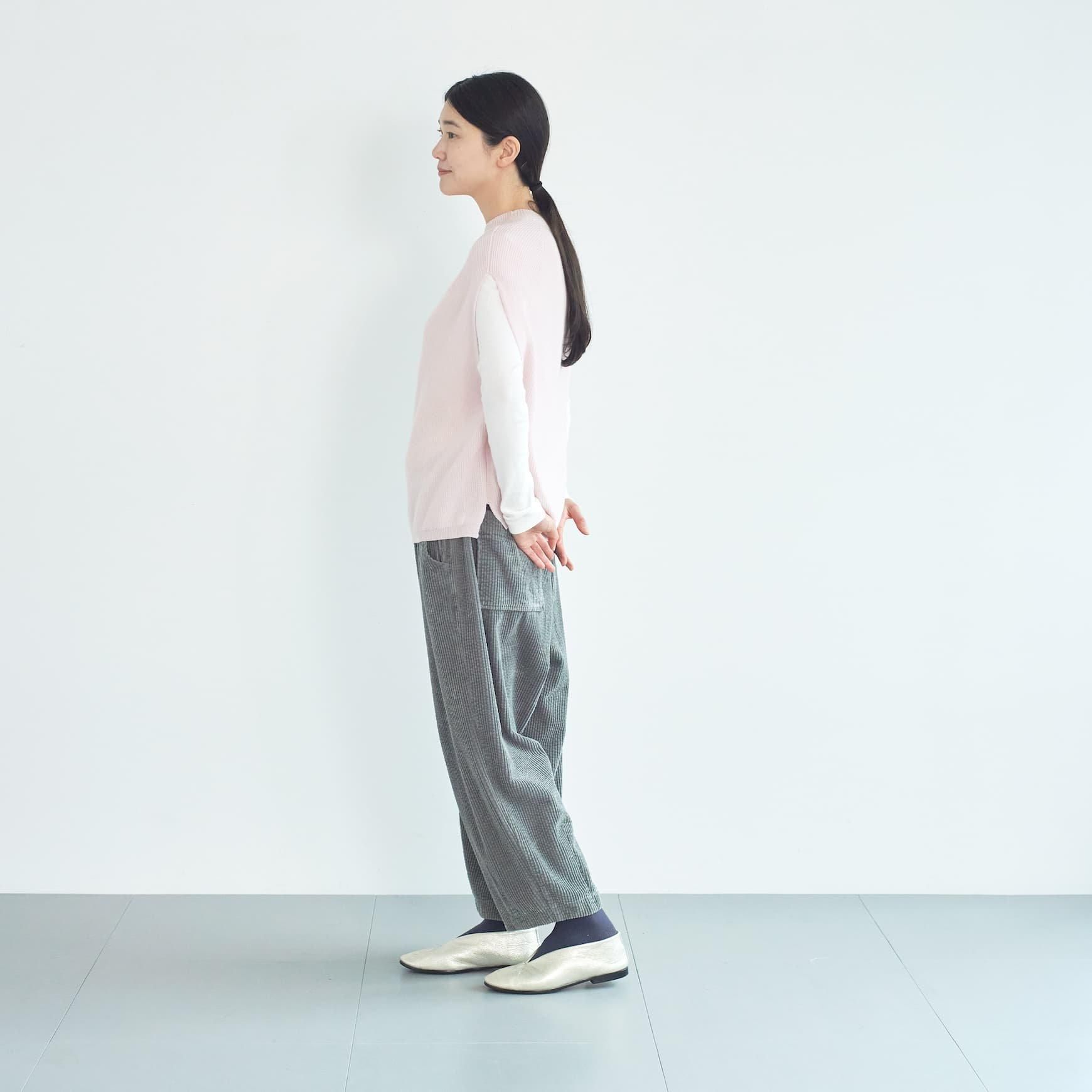 「CLASKA(クラスカ)」発のアパレルブランド「HAU(ハウ)」のknit vest