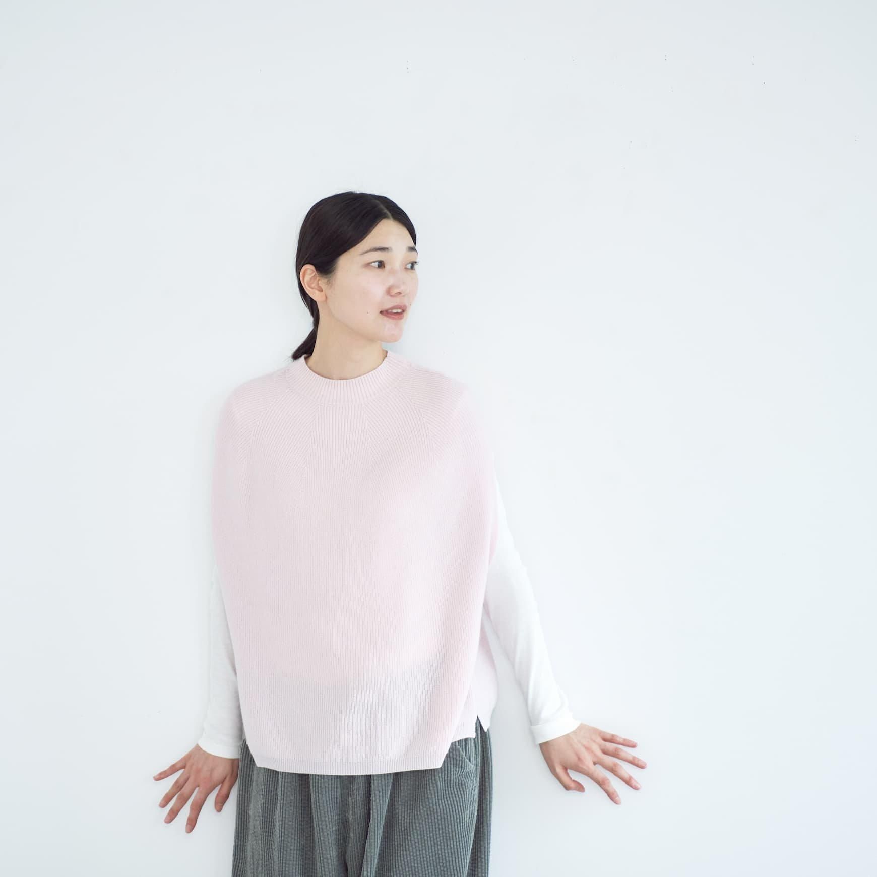 「CLASKA(クラスカ)」発のアパレルブランド「HAU(ハウ)」のknit vest
