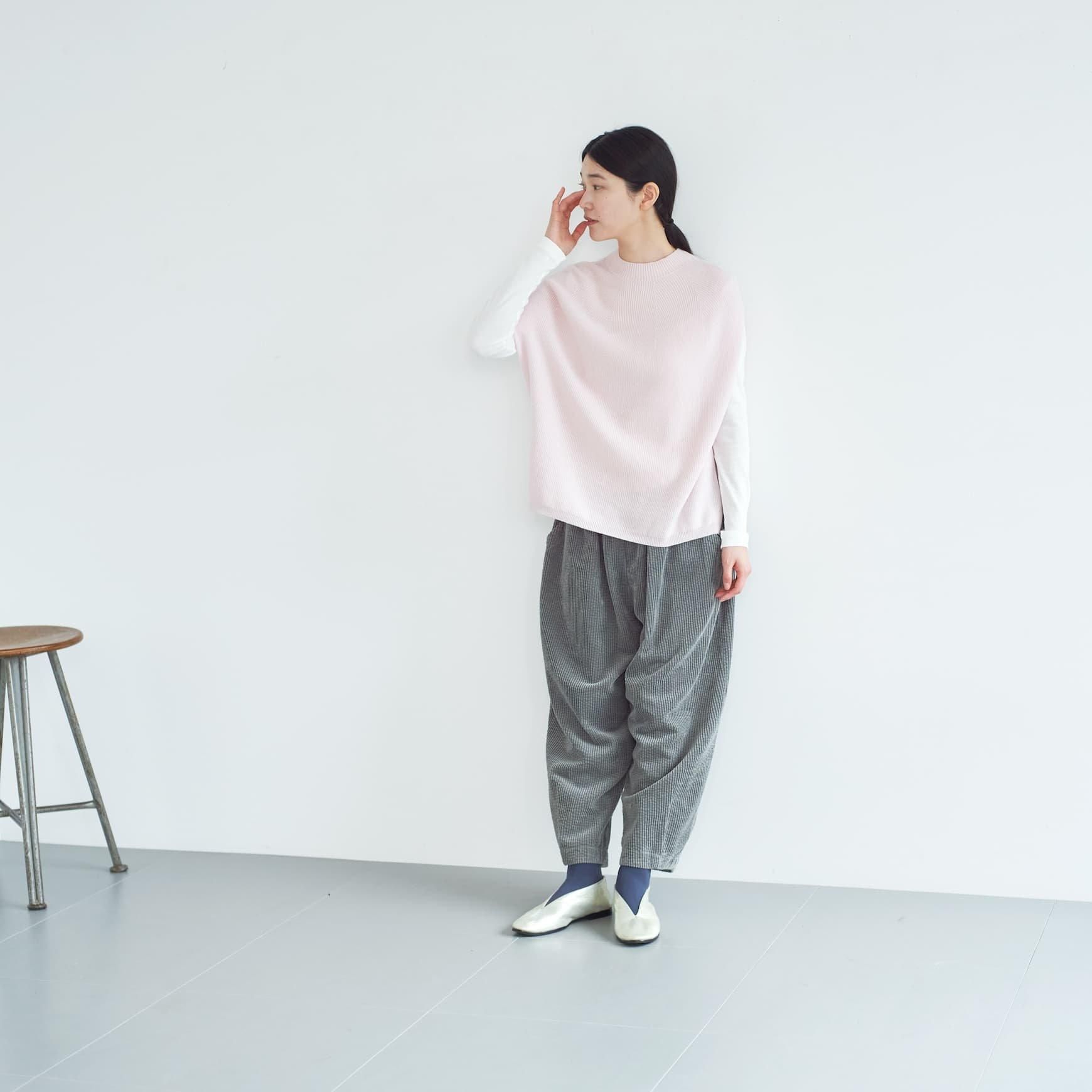 「CLASKA(クラスカ)」発のアパレルブランド「HAU(ハウ)」のknit vest