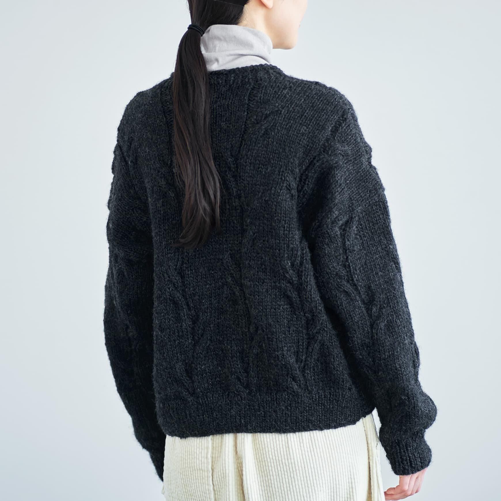 「CLASKA(クラスカ)」発のアパレルブランド「HAU(ハウ)」のhand knit cardigan