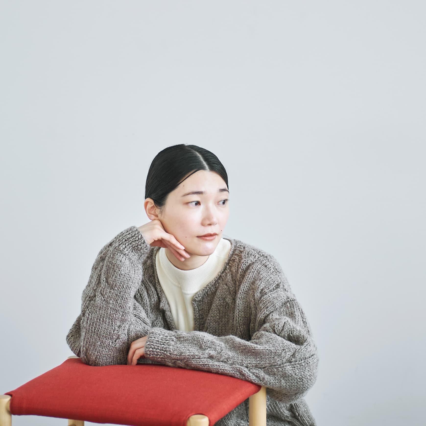 「CLASKA(クラスカ)」発のアパレルブランド「HAU(ハウ)」のhand knit cardigan
