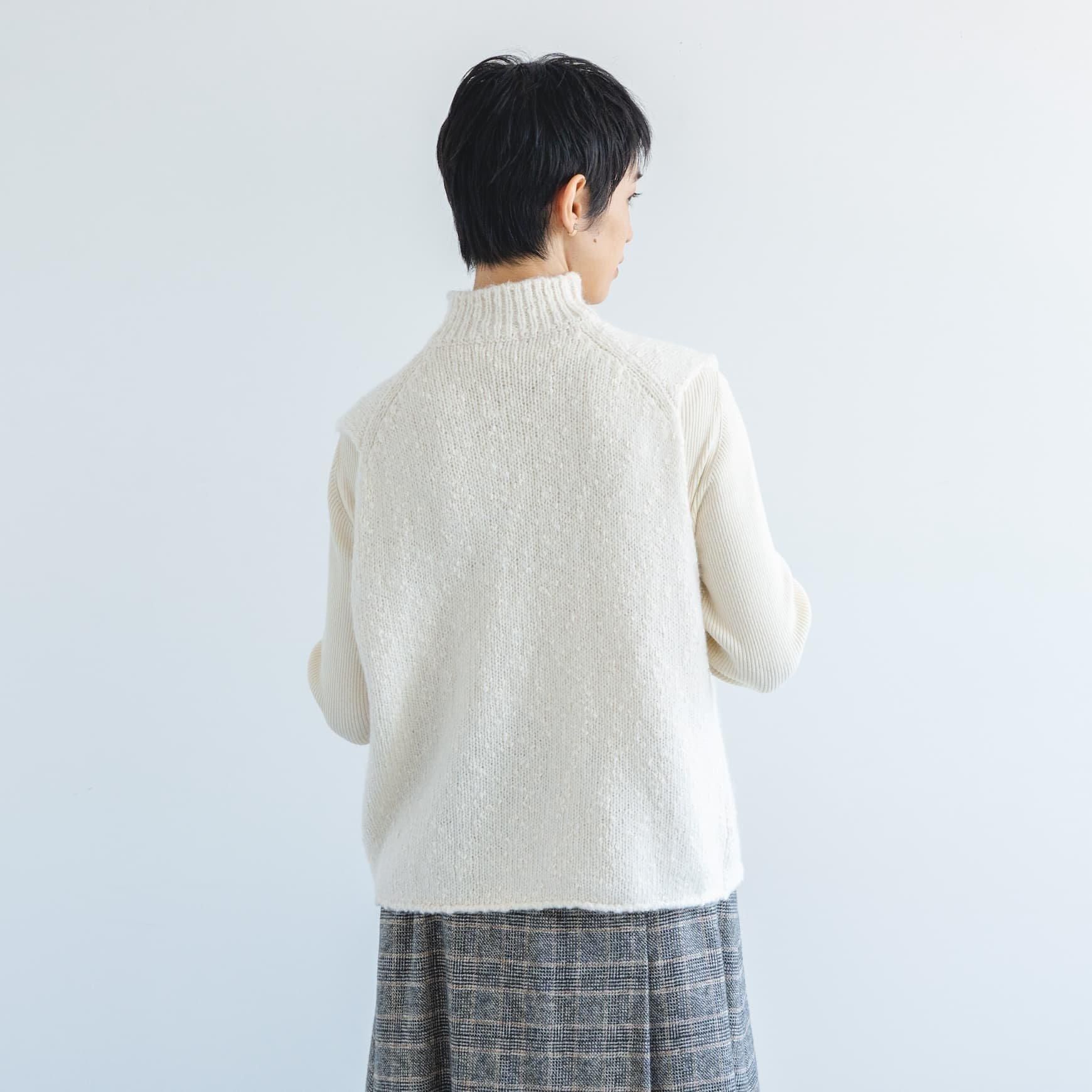 「CLASKA(クラスカ)」のファンシーツイードボトルネックベスト