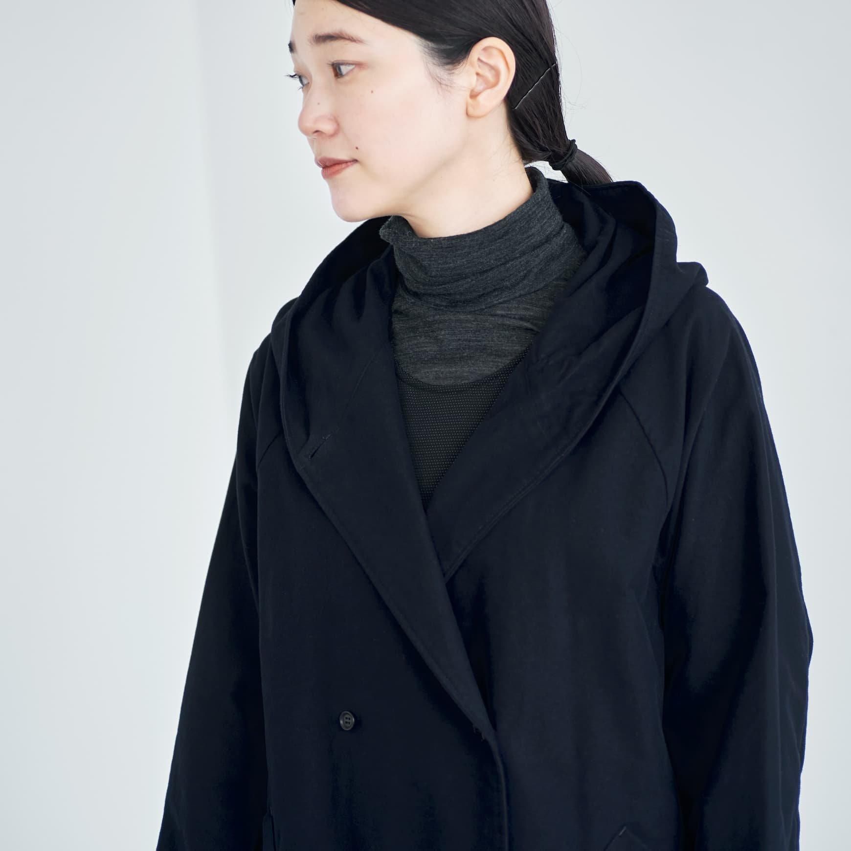 「CLASKA(クラスカ)」発のアパレルブランド「HAU(ハウ)」の coat