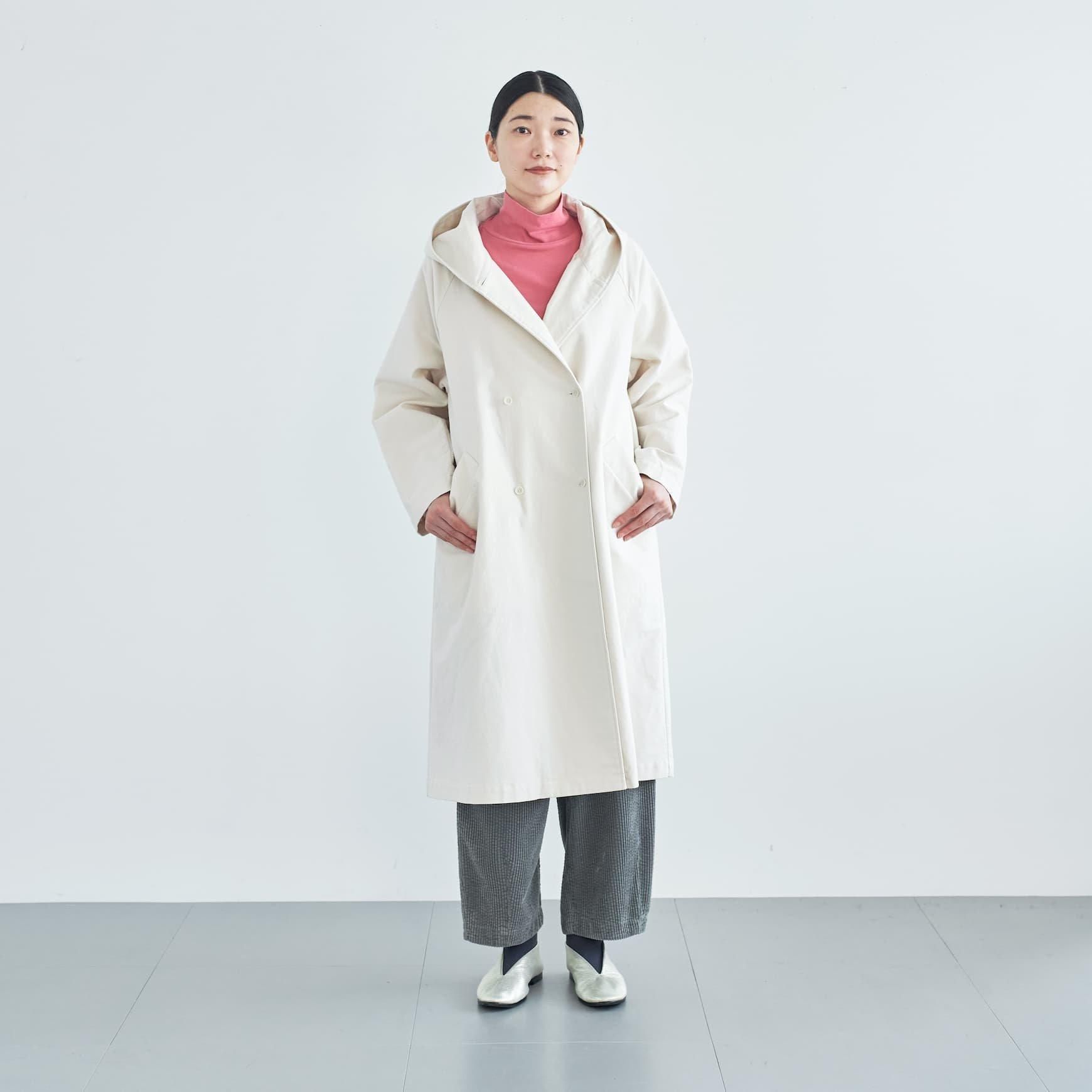 「CLASKA(クラスカ)」発のアパレルブランド「HAU(ハウ)」の coat