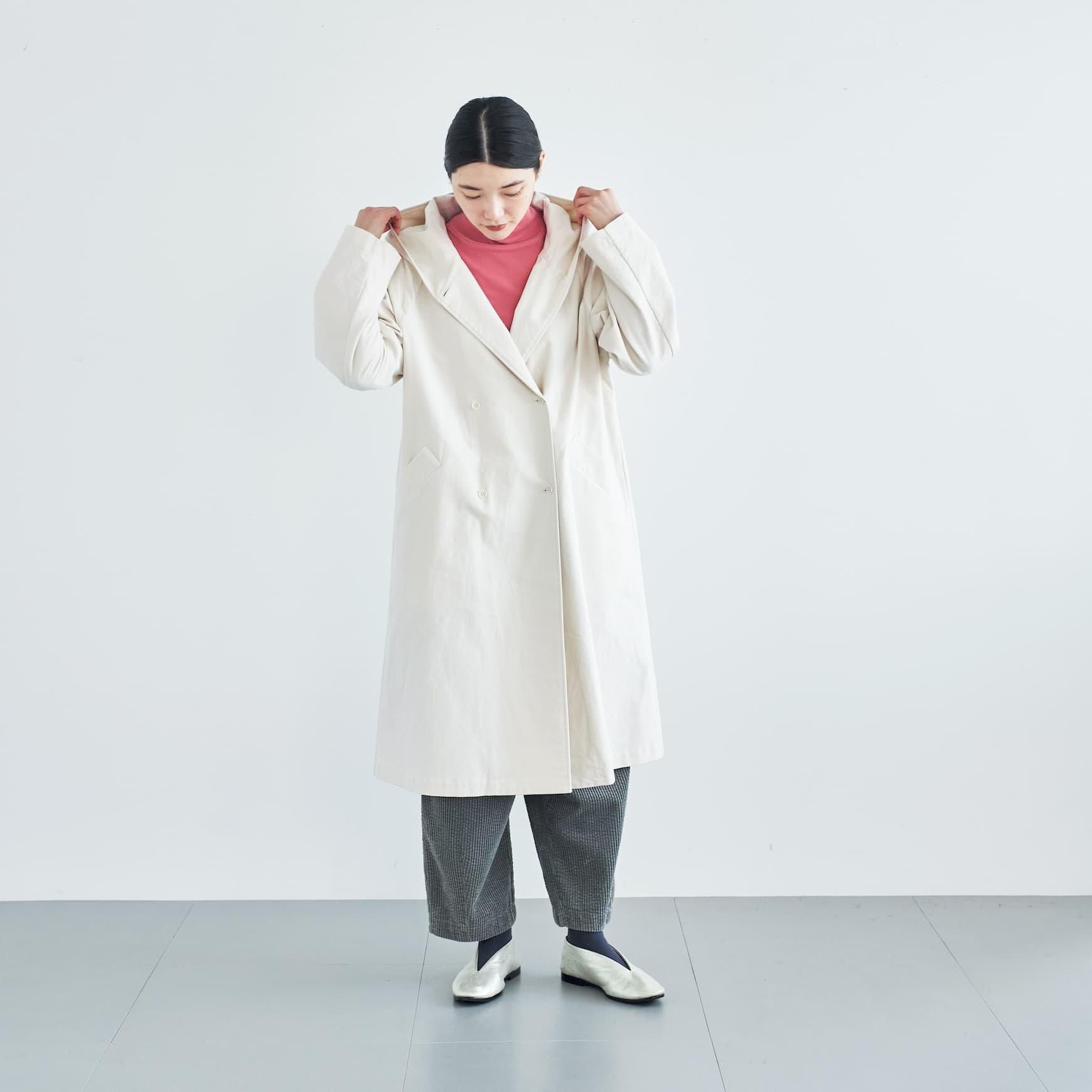 「CLASKA(クラスカ)」発のアパレルブランド「HAU(ハウ)」の coat