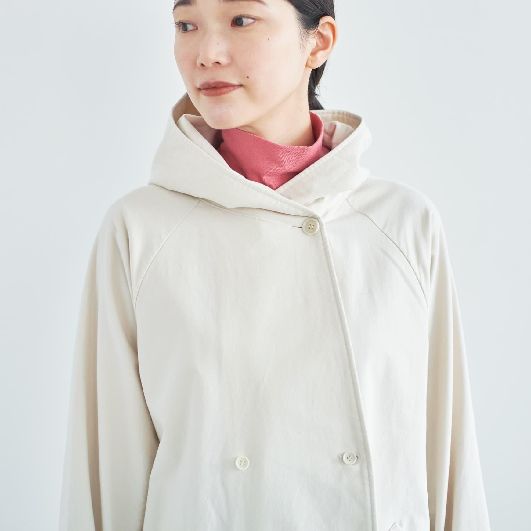 「CLASKA(クラスカ)」発のアパレルブランド「HAU(ハウ)」の coat