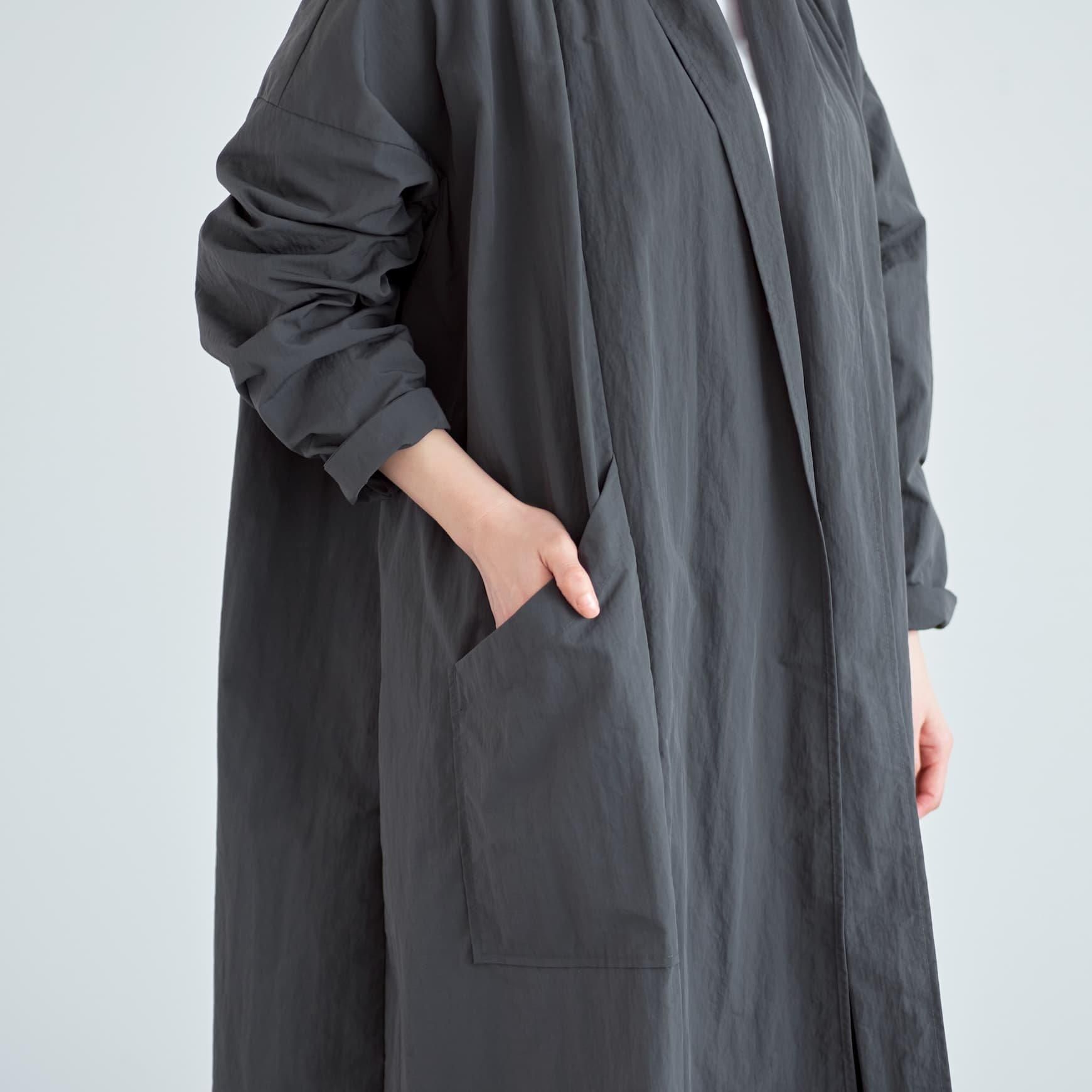 「CLASKA(クラスカ)」発のアパレルブランド「ata(アタ)」の robe 1. / チャコール