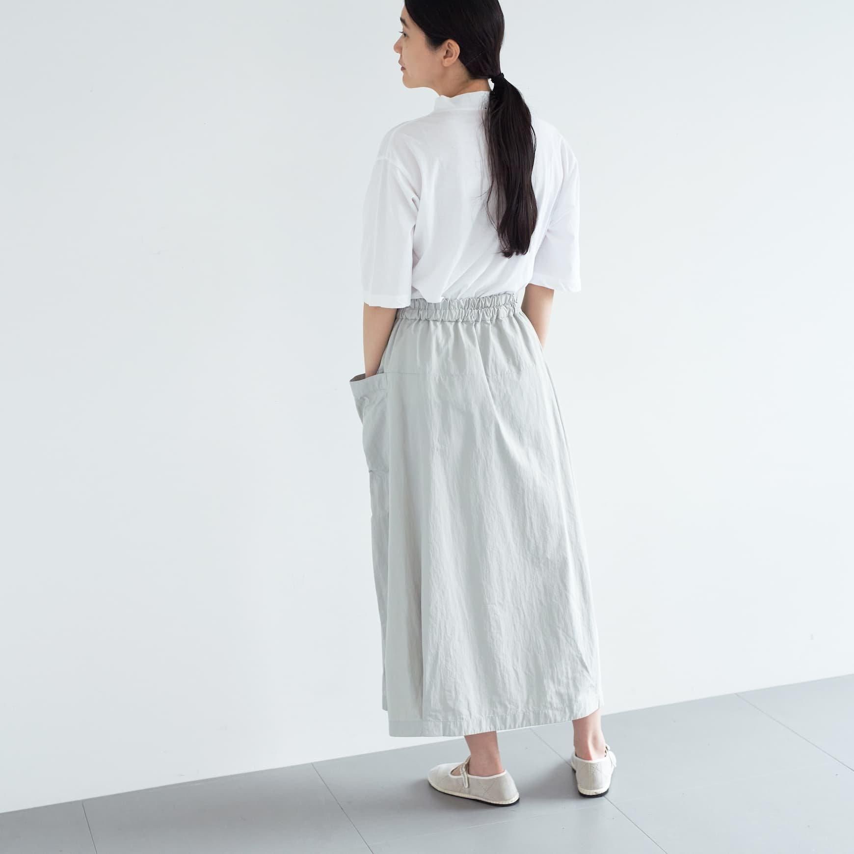 「CLASKA(クラスカ)」発のアパレルブランド「ata(アタ)」の skirt 1. / ライトグレー