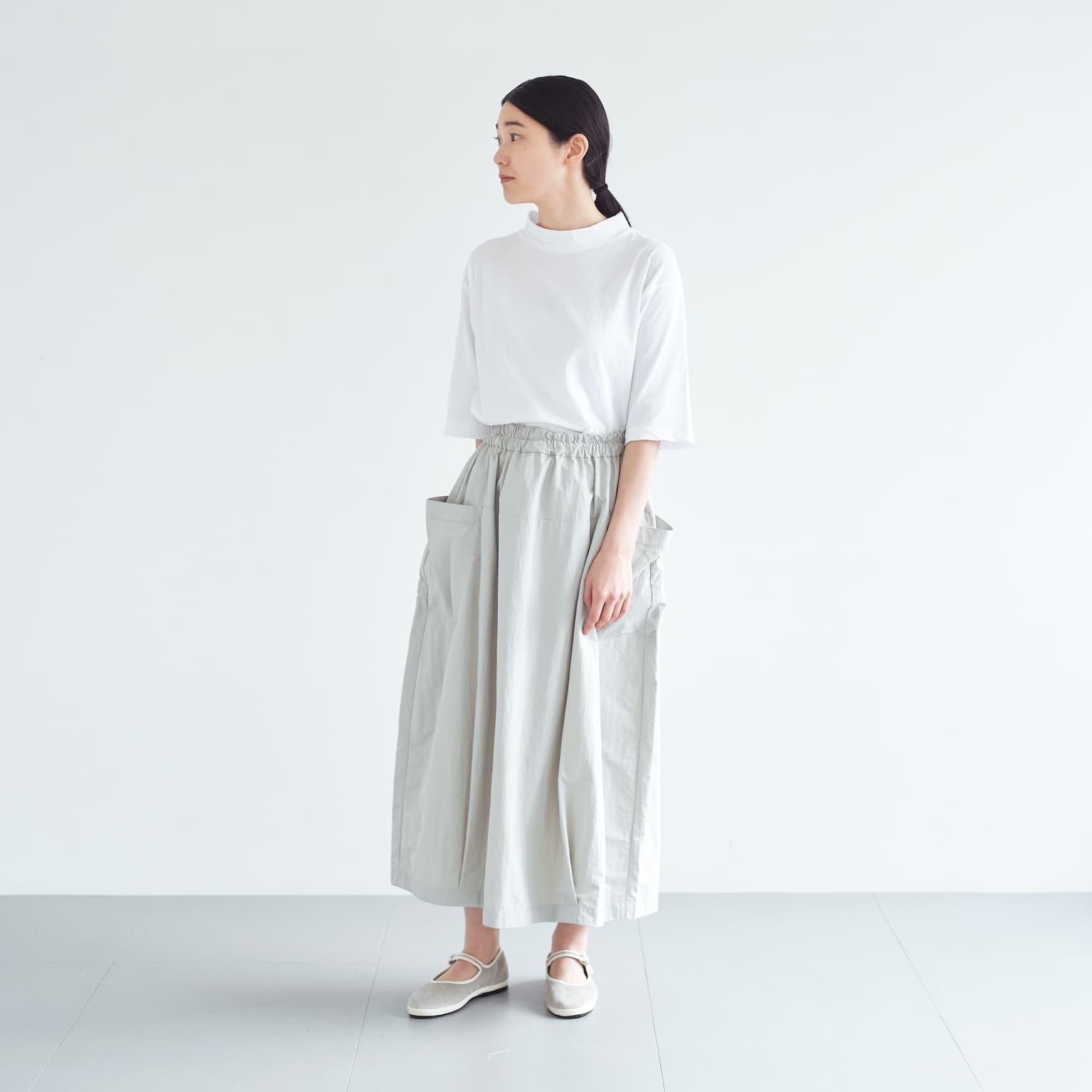 「CLASKA(クラスカ)」発のアパレルブランド「ata(アタ)」の skirt 1. / ライトグレー
