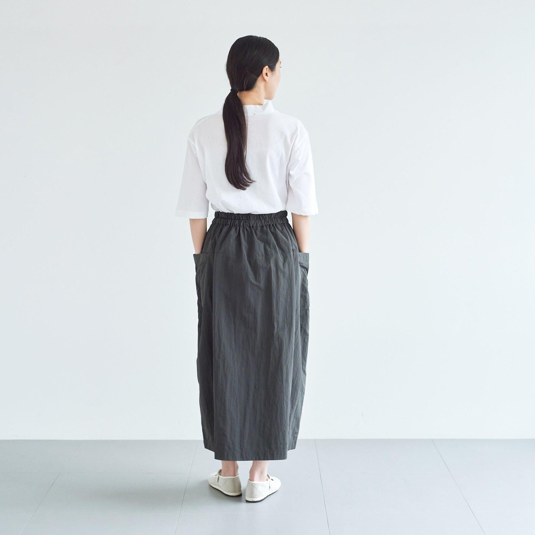 「CLASKA(クラスカ)」発のアパレルブランド「ata(アタ)」の skirt 1. / チャコール